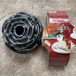 Nordic Ware Premium Heavy Cast Aluminum Rose Bundt Pan